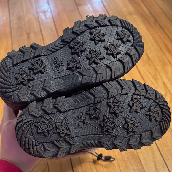 The North Face Snow Boots Kids Black and Gray Winter Boots 1 - Picture 7 of 9